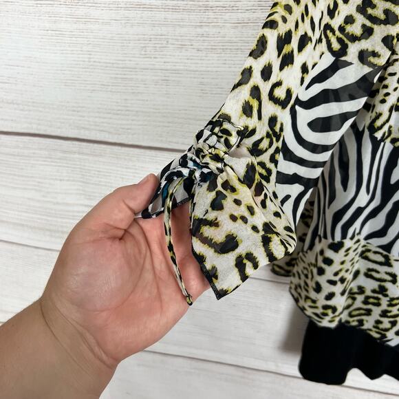 Multiples Women's Wild Kingdom Animal Printed Blouse Size Large - Picture 4 of 7